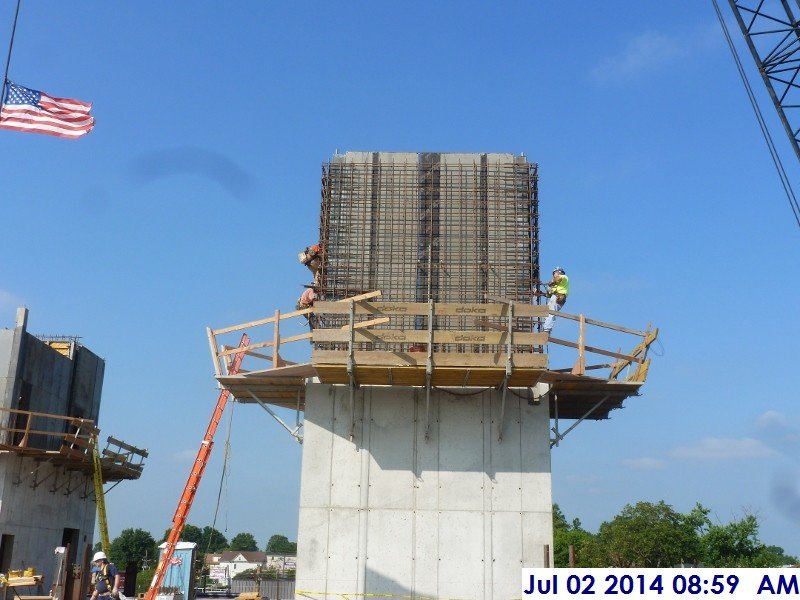 Installing and tying rebar mats at Elev. 5,6 (4th Floor) Facing West (800x600)